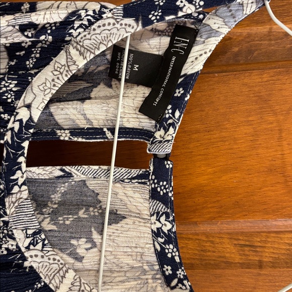 Halter top - Picture 3 of 3